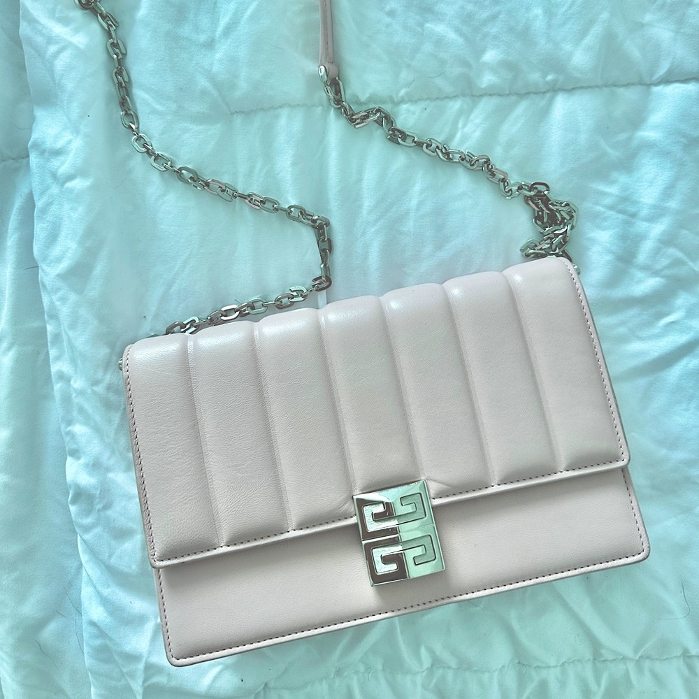 GIVENCHY MEDIUM 4G BAG IN PADDED LEATHER WITH CHAIN